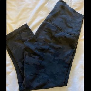Black Camo Wunder Under crops